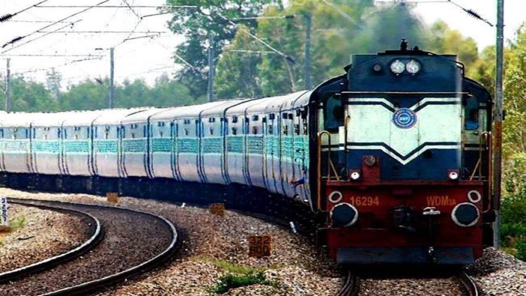 Superfast weekly train started between Veraval and Banaras