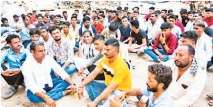 दुष्कर्म और हत्या के मामले में चूरू में प्रदर्शन, पुलिस पर दबाव का आरोप Protest in Churu over rape and murder case, allegations of pressure on police