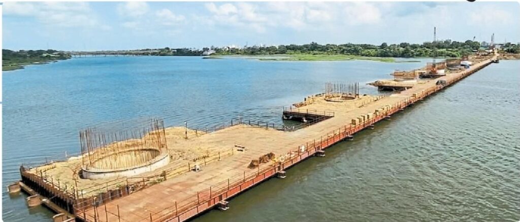 720 meter long bridge on Tapi being built with J-slab track technology