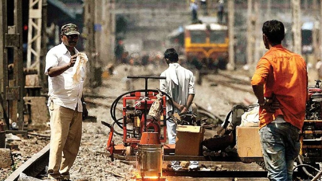 Problems of Mumbaikars will increase, mega block will remain on 'these' 3 railway lines on Sunday