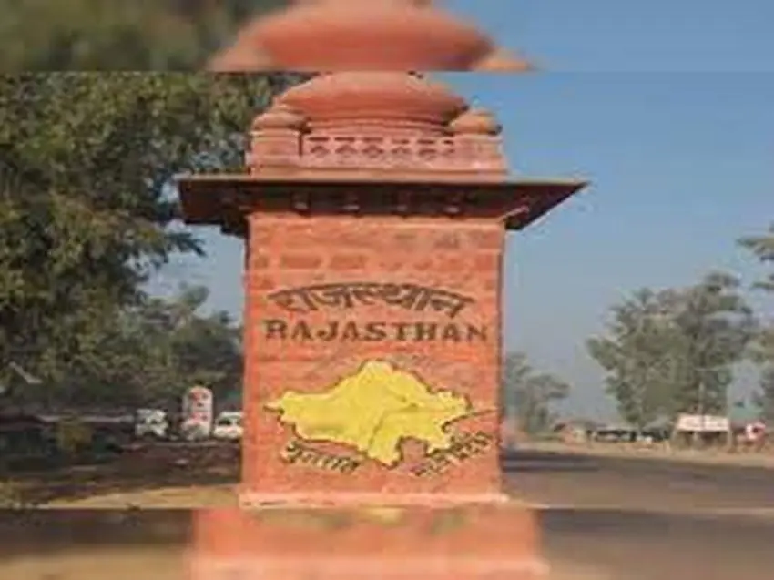 पीले चावल बांटे और बोले पधारो आपणे देस’ Distributed yellow rice and said, come to your country.