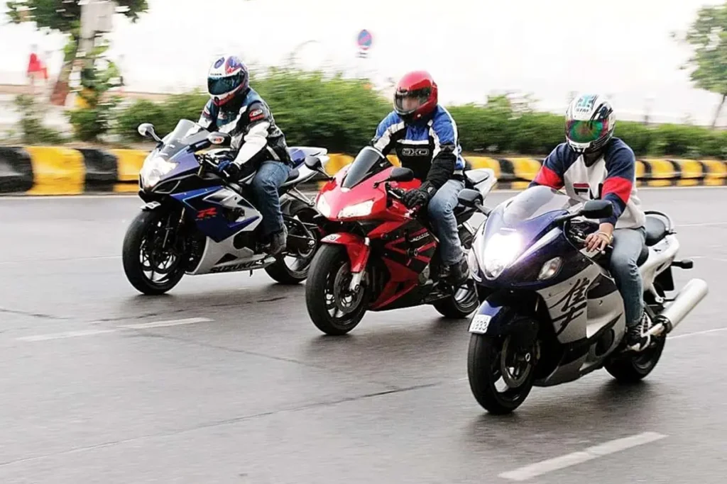 मुंबई के लालबाग फ्लाईओवर पर हादसा, डिवाइडर से टकराई बाइक, 2 लोगों की मौत Lalbaug Flyover Bike Accident