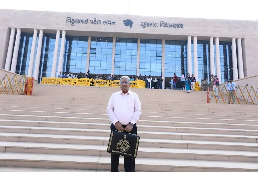 Gujarat: वर्ष 2047 से पहले 3.5 ट्रिलियन डॉलर की होगी गुजरात की अर्थव्यवस्था Gujarat's economy will be worth 3.5 trillion dollars before the year 2047