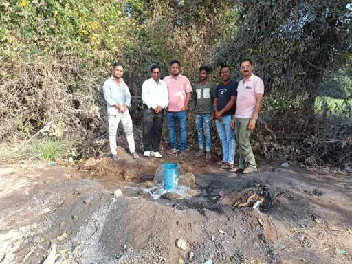 बांस पटरी में बिना बोरिंग किये मोटर से निकल रहा पानी Water coming out from motor without boring in bamboo track