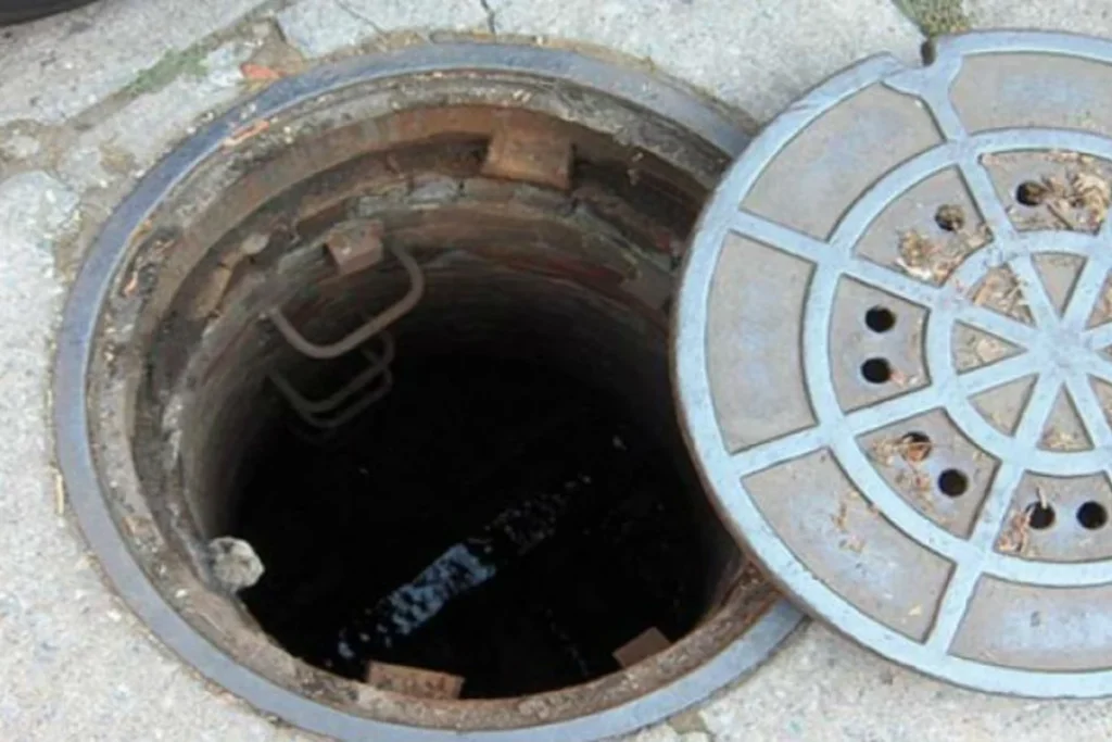 3 people fall into sewer of public toilet in Mumbai