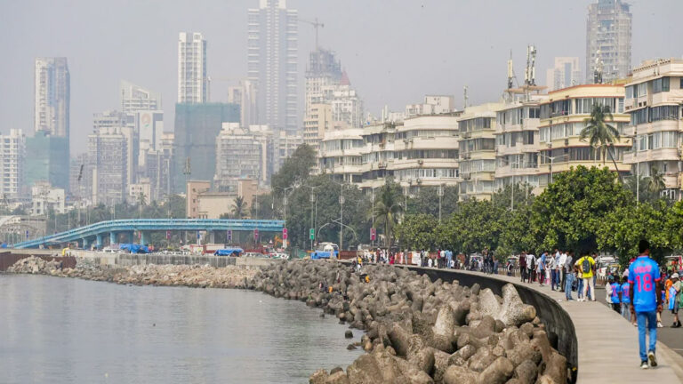 मुंबई के लिए मंगलवार पिछले 14 साल में अप्रैल का सबसे गर्म दिन रहा Tuesday was the hottest day Mumbai in the last 14 years.