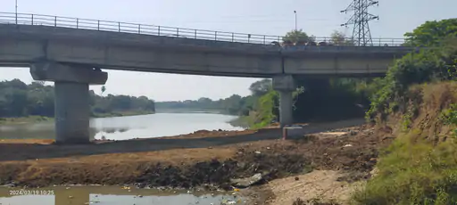 भारी वाहनों को लगाना पड़ रहा लंबा चक्कर, काम पूरा नहीं हुआ तो बरसात में आपदा की आशंका