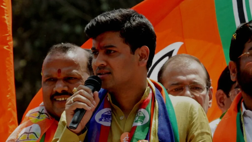 kalyan Lok sabha Seat:बेटे श्रीकांत शिंदे की नामांकन रैली में शामिल हुए एकनाथ शिंदे Eknath Shinde participated in the nomination rally