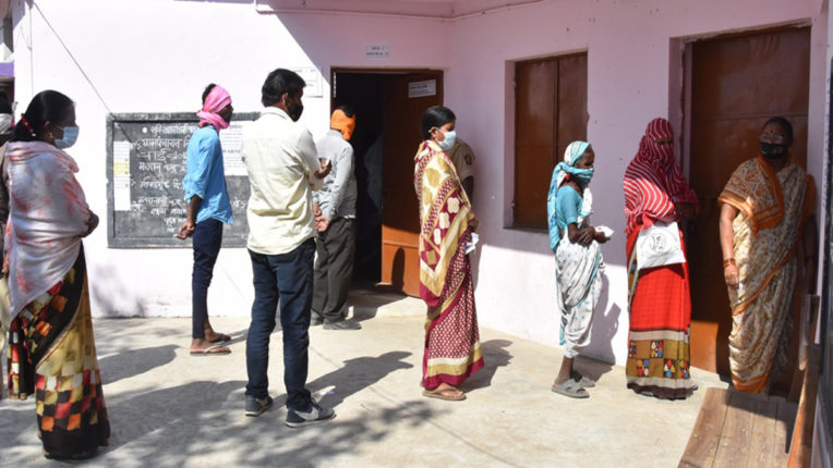 शिरूर लोकसभा क्षेत्र में मतदान केंद्र के अंदर वीडियो रिकॉर्ड करना पड़ा भारी Recording video inside the polling booth in Shirur Lok Sabha