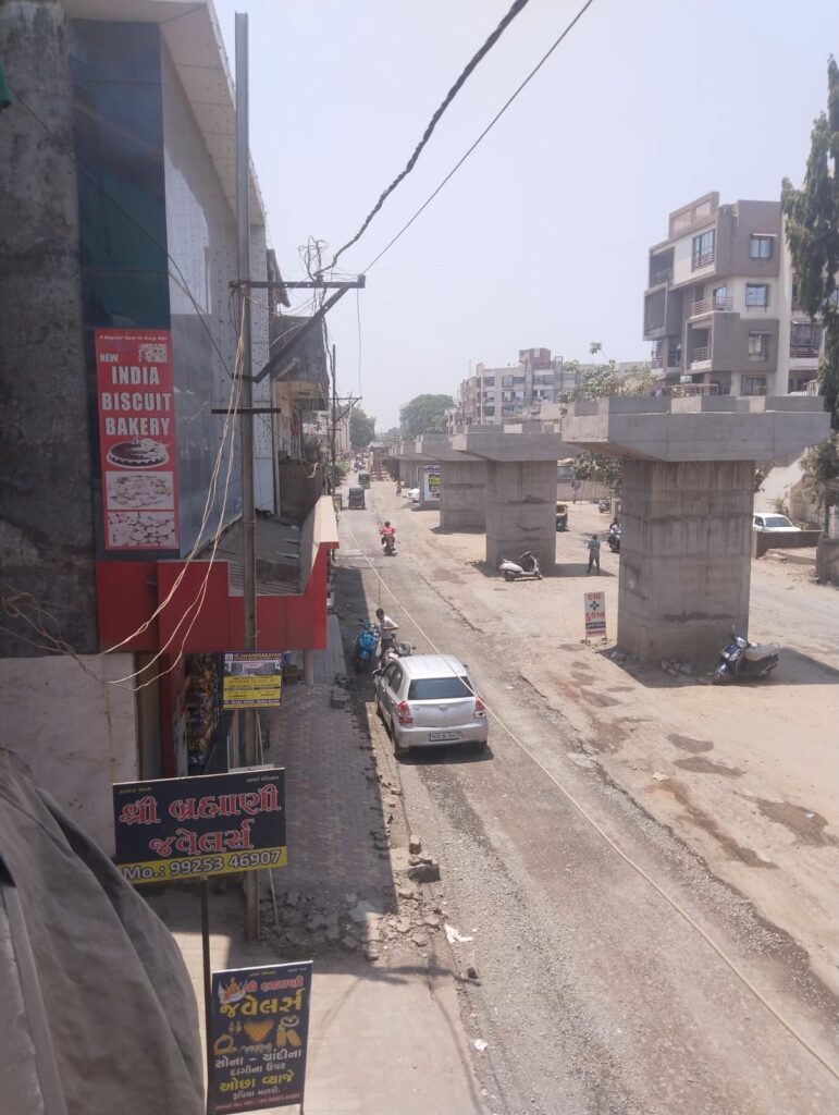 सुनिए सरकार… नवसारी में है सड़कों का बुरा हाल, जागिये कुम्भकर्णी नींद से वरना मिल सकता है वोट का चोट