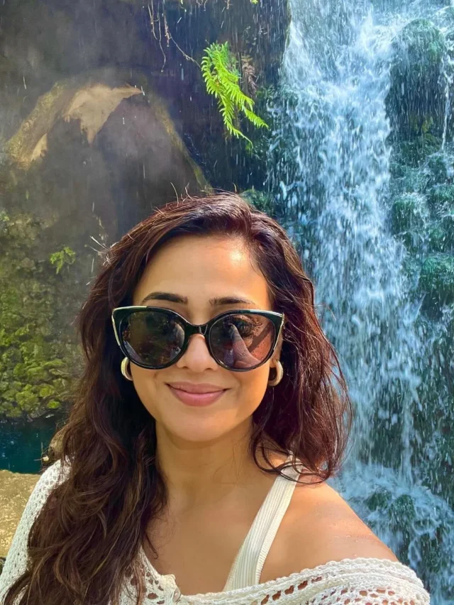 खूबसूरत वादियों में सेल्फी लेते हुए Shweta Tiwari ने शेयर किया फोटोज