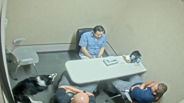 पिता की हत्या को कुबूल करने के लिए शख्स को किया गया टॉर्चर, फिर पुलिस से मिला 8 करोड रुपए का हर्जाना A man was tortured to confess to his father's murder