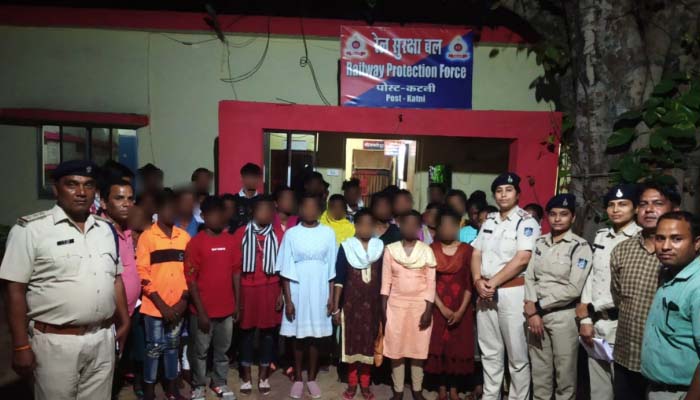 मुंबई में RPF का ‘ऑपरेशन नन्हे फरिश्ते’, 118 नाबालिग बच्चों को बचाया RPF's 'Operation Nanhe Farishte' in Mumbai, 118 minor children rescued