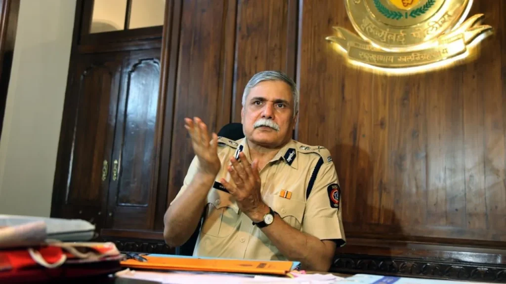 Former Mumbai Commissioner Sanjay Pandey will enter the electoral fray